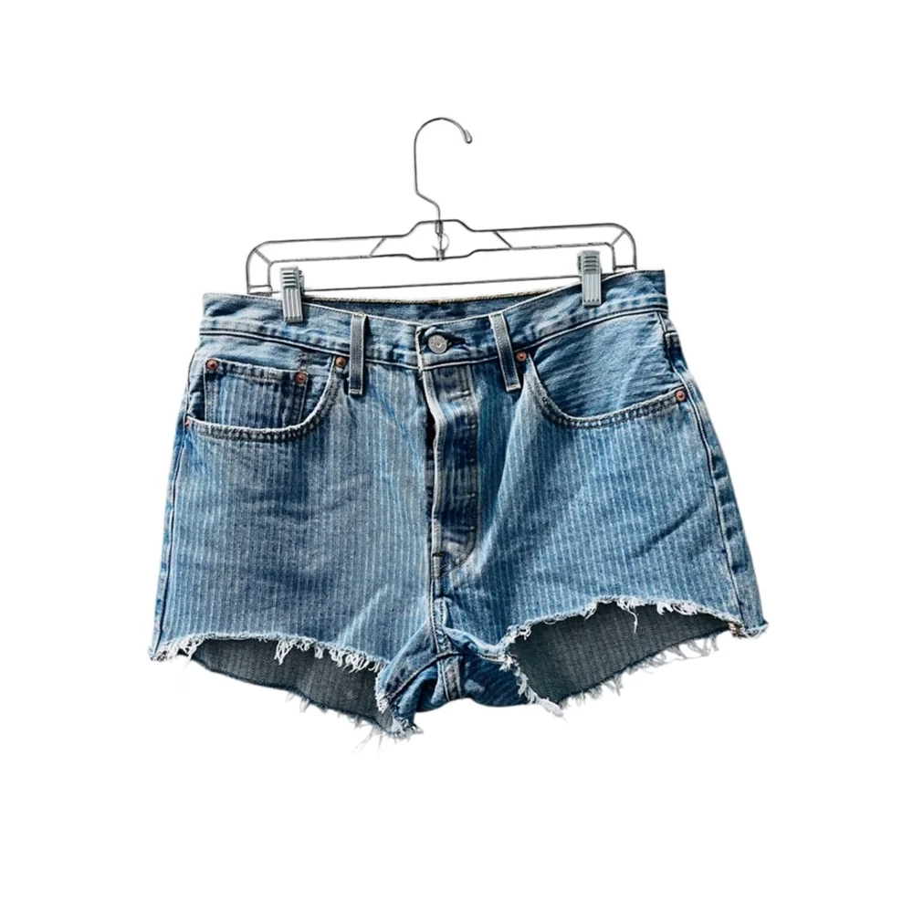 Levi Strauss 501 Striped Denim Blue Jean Shorts Size 32 Like New Cotton